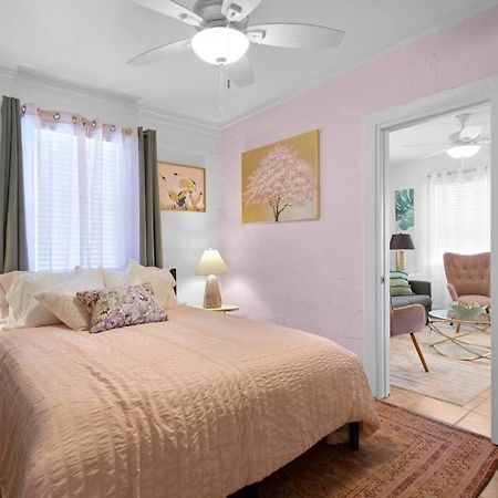 The Pink Oasis Waterfront 1 Bed Apt Apartman Tampa Kültér fotó